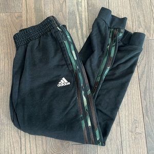 GUC Adidas Jogger, Size M, Camo Stripe